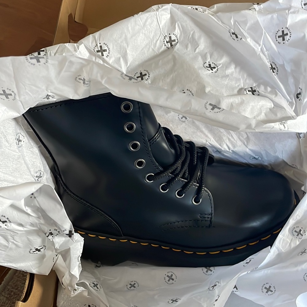 “Jadon” platform dr martens